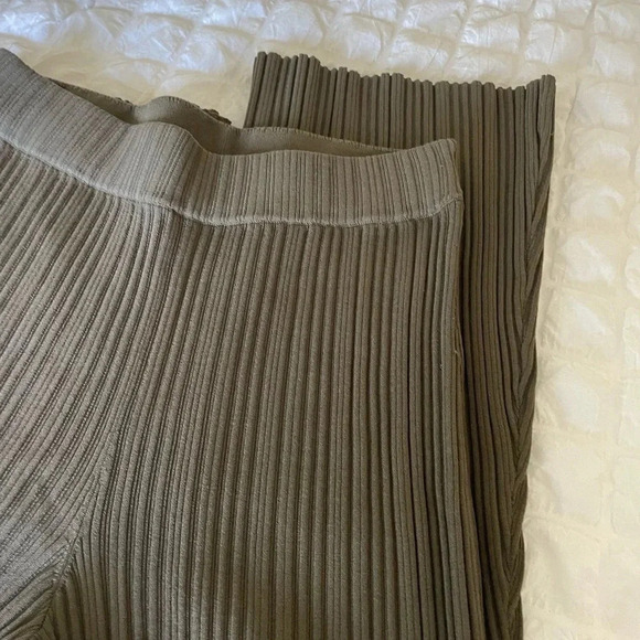 Express olive green high waisted ribbed bootleg pants - Picture 2 of 5